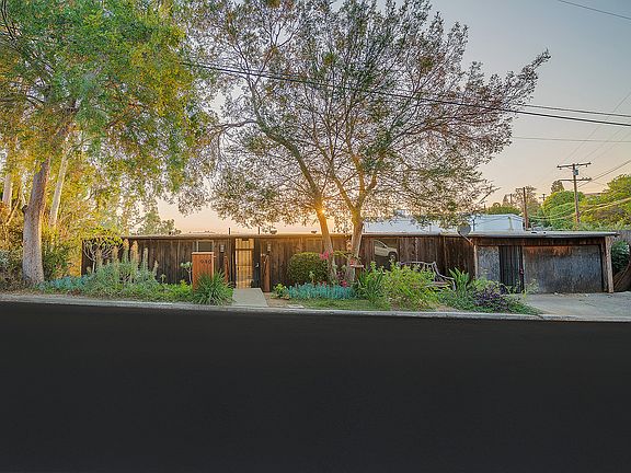 3rd image of 940 W Avenue 37