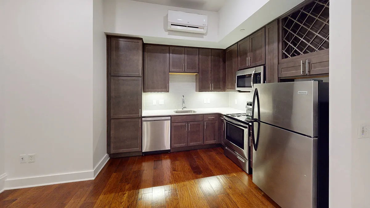 Floor plan 1819 Elm St 202