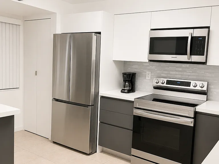 450 Commodore Dr #106 — Photo 12