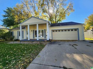 4721 Chatham Ln, Sioux City, IA 51104