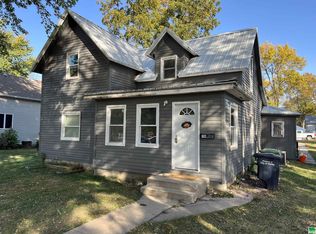 706 10th St, Sibley, IA 51249