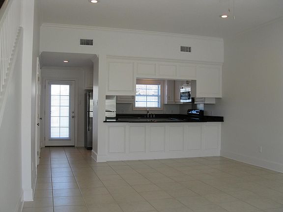 2nd image of 614 Henry St #6
