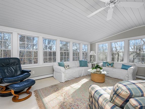 2nd image of 36 Island St