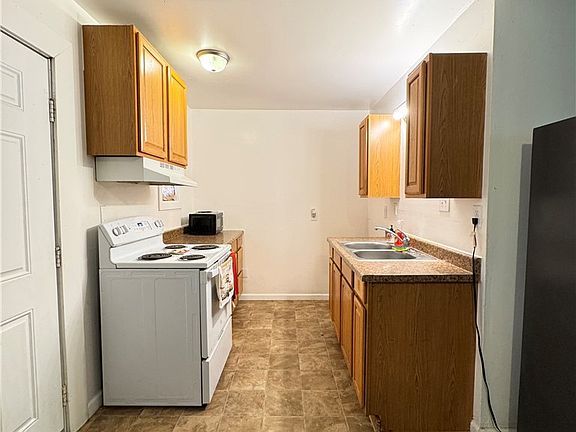 5th image of 225 Tanglewood Lane