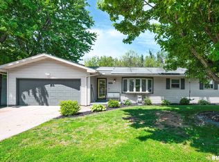 3333 W Lexington Ct, Peoria, IL 61615