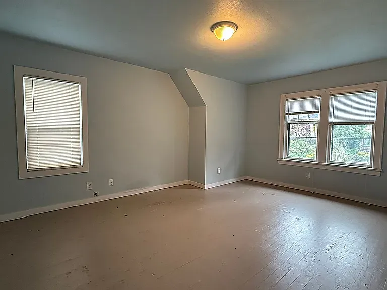 9 bed, 2820 sqft, $7,350 — Photo 4