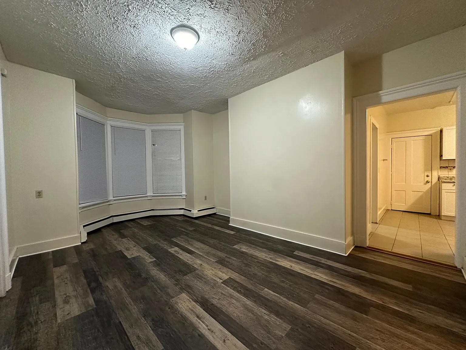 3 bed, 1030 sqft, $1,600 — Photo 4