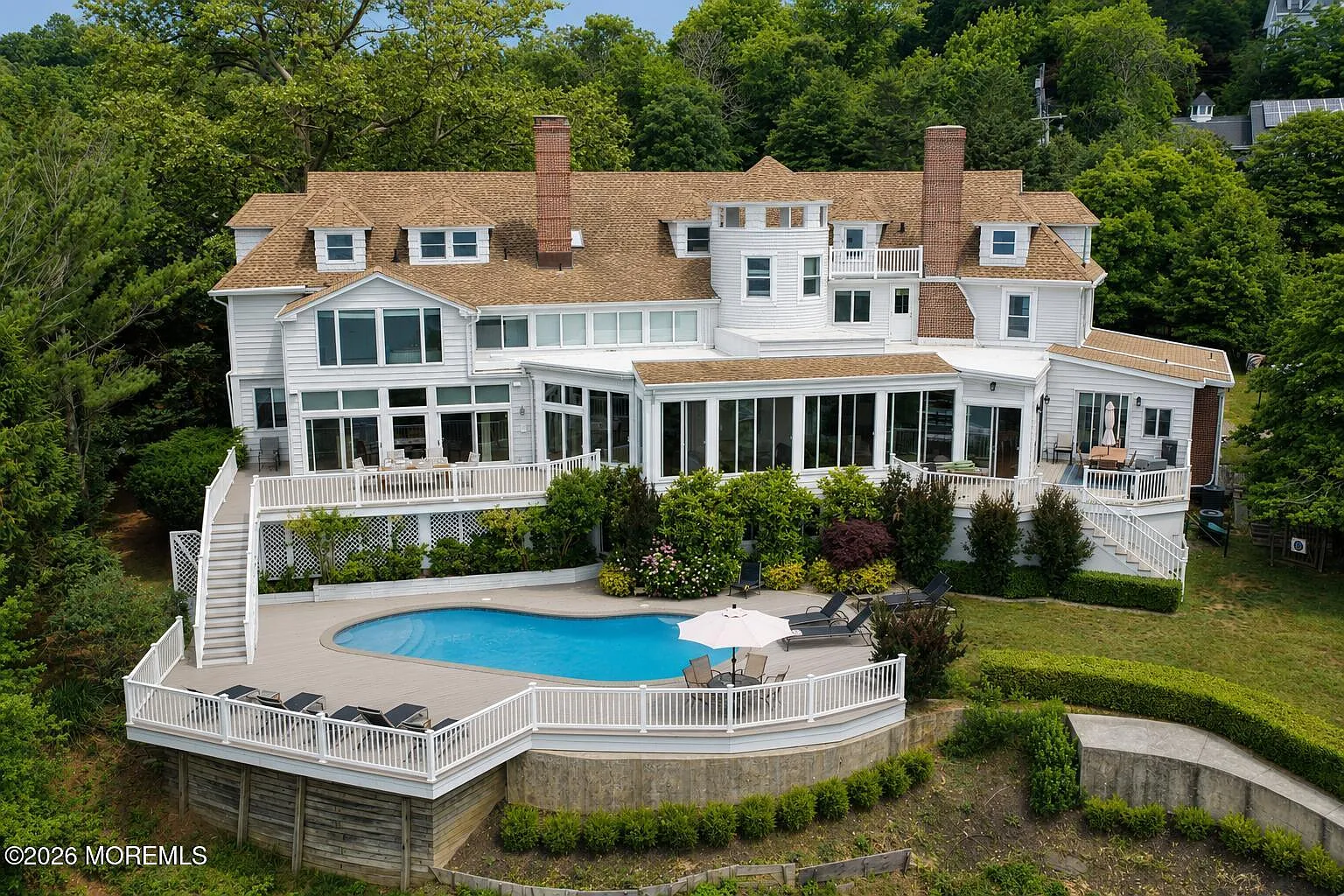 8 bed, 4.5 bath, 8132 sqft, $9,000 — Photo 1