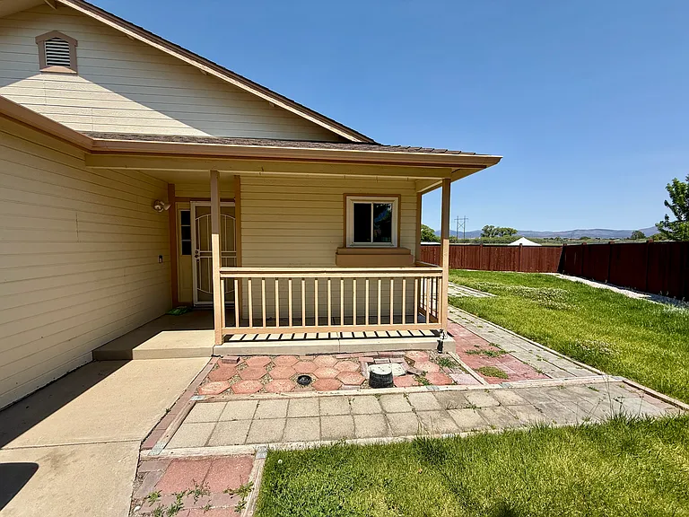 1785 Shamrock Cir — Photo 6