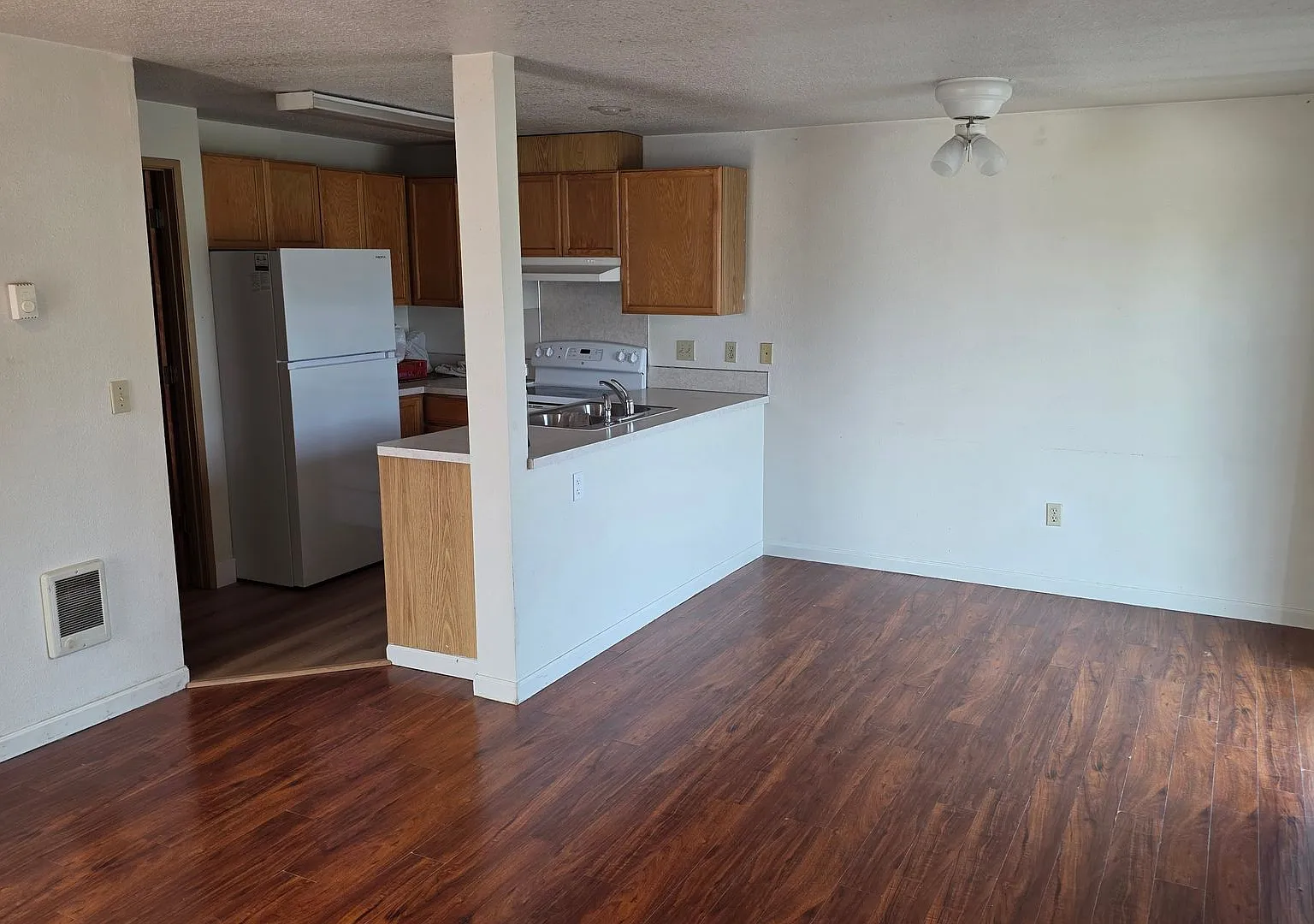 3 Bed, 2 Bath Townhouse Available! — Photo 2
