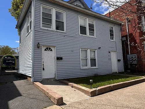 32 Auburn St Photo 1