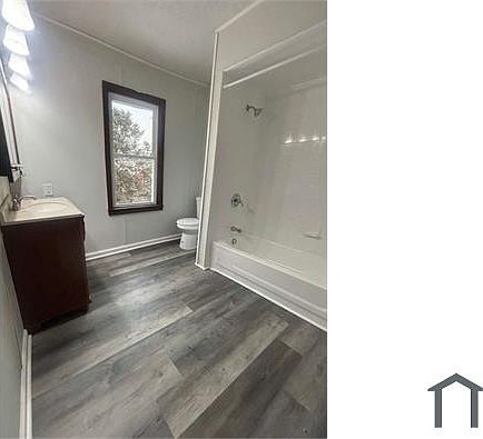 4th image of 3060 Glen Mawr St