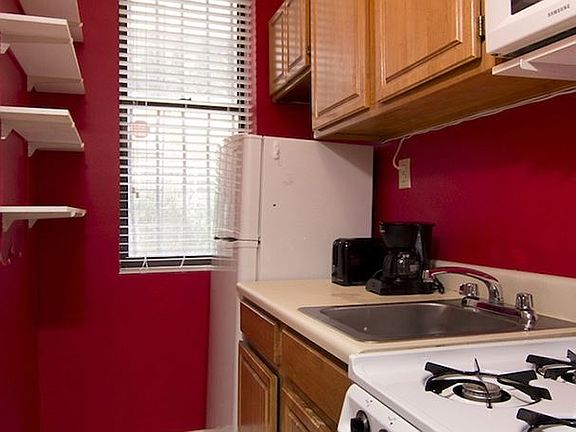 2nd image of 156 E 85th St APT 1D