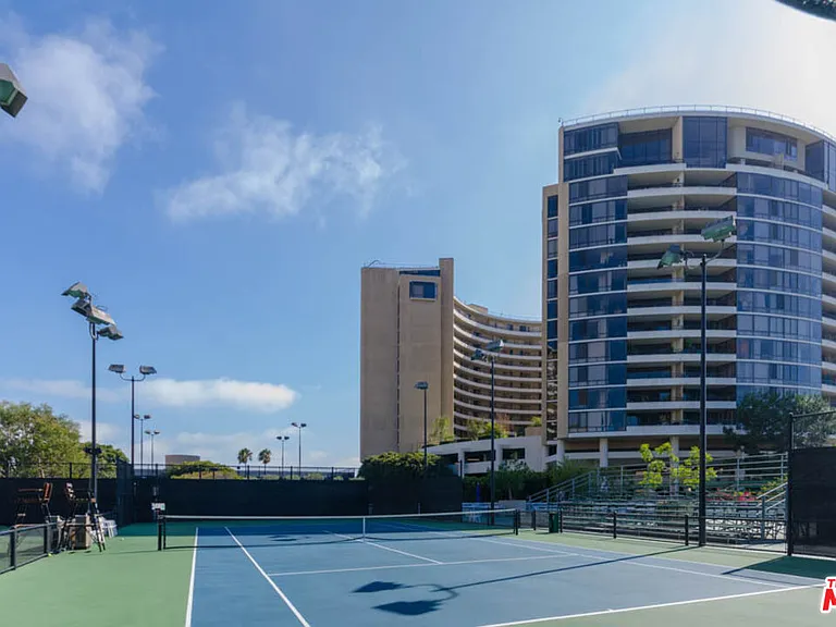 4333 Marina City Dr — Photo 28