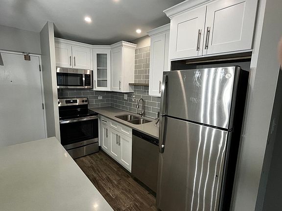 4th image of 4 Walker Ave #105-R