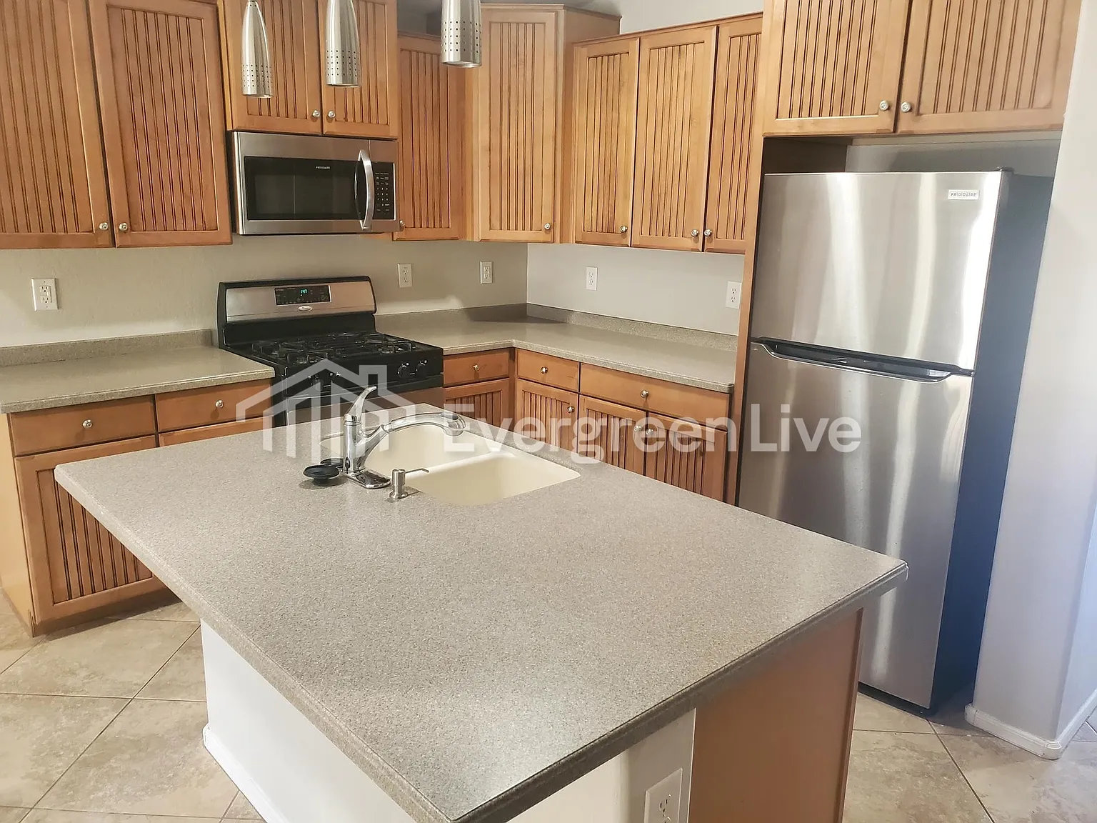 4 bed, 3.0 bath, 1840 sqft, $1,795 — Photo 4