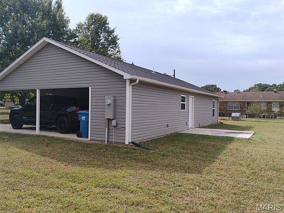 5th image of 802 Peggy St
