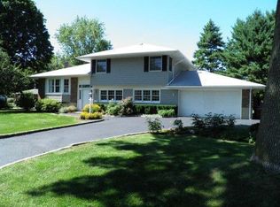 1 Gehrig St, Commack, NY 11725