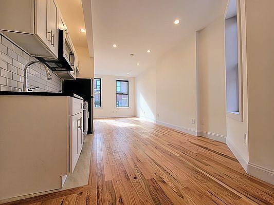2nd image of 256 E 10th St #6R