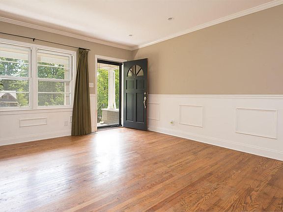 2nd image of 3113 Fountain Park Blvd