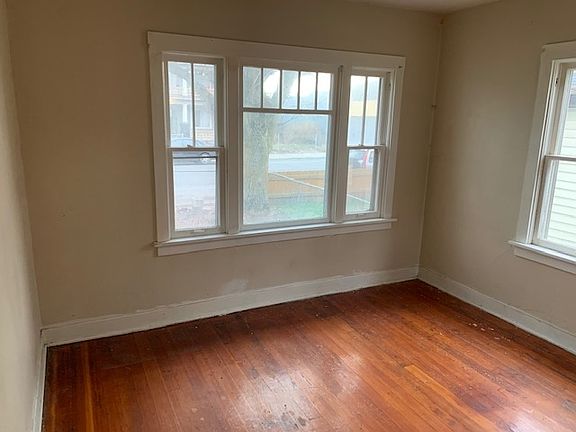 5th image of 2214 W Broadway Ave