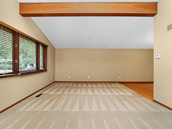 4th image of 2827 Oregon Ln