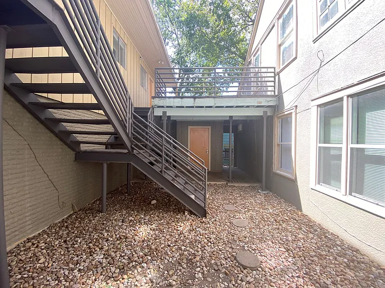 2708 Salado St #B — Photo 15