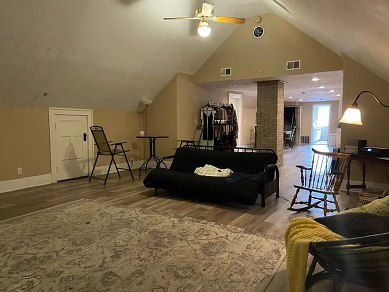 1095 Park Ave — Photo 12