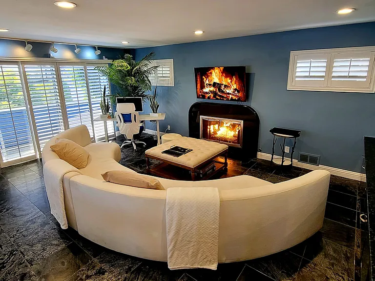 1259 Bonnie Brae St — Photo 10