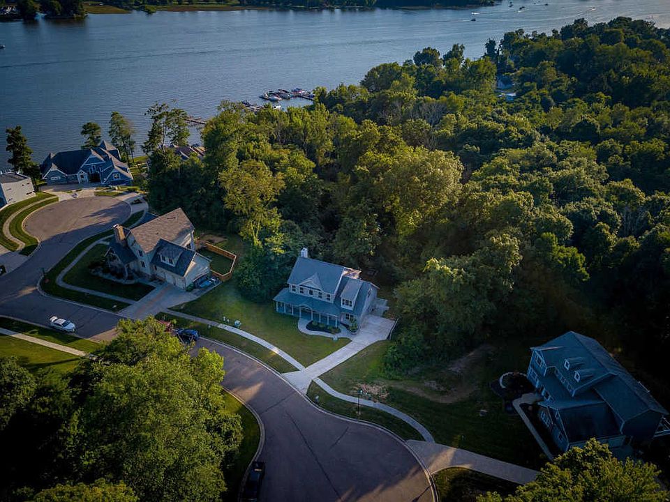 1st image of 104 Bluebird Cir