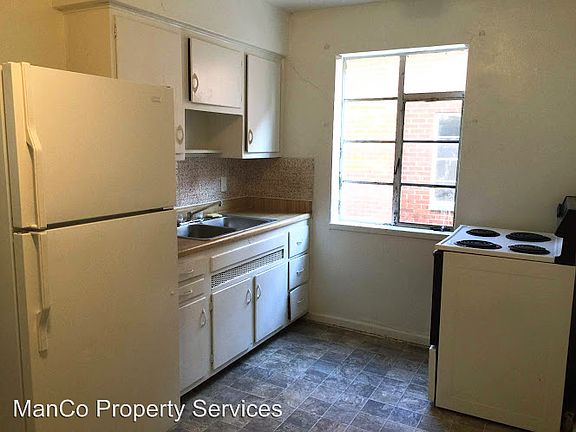 4th image of 212 E Bruce Ave APT 1