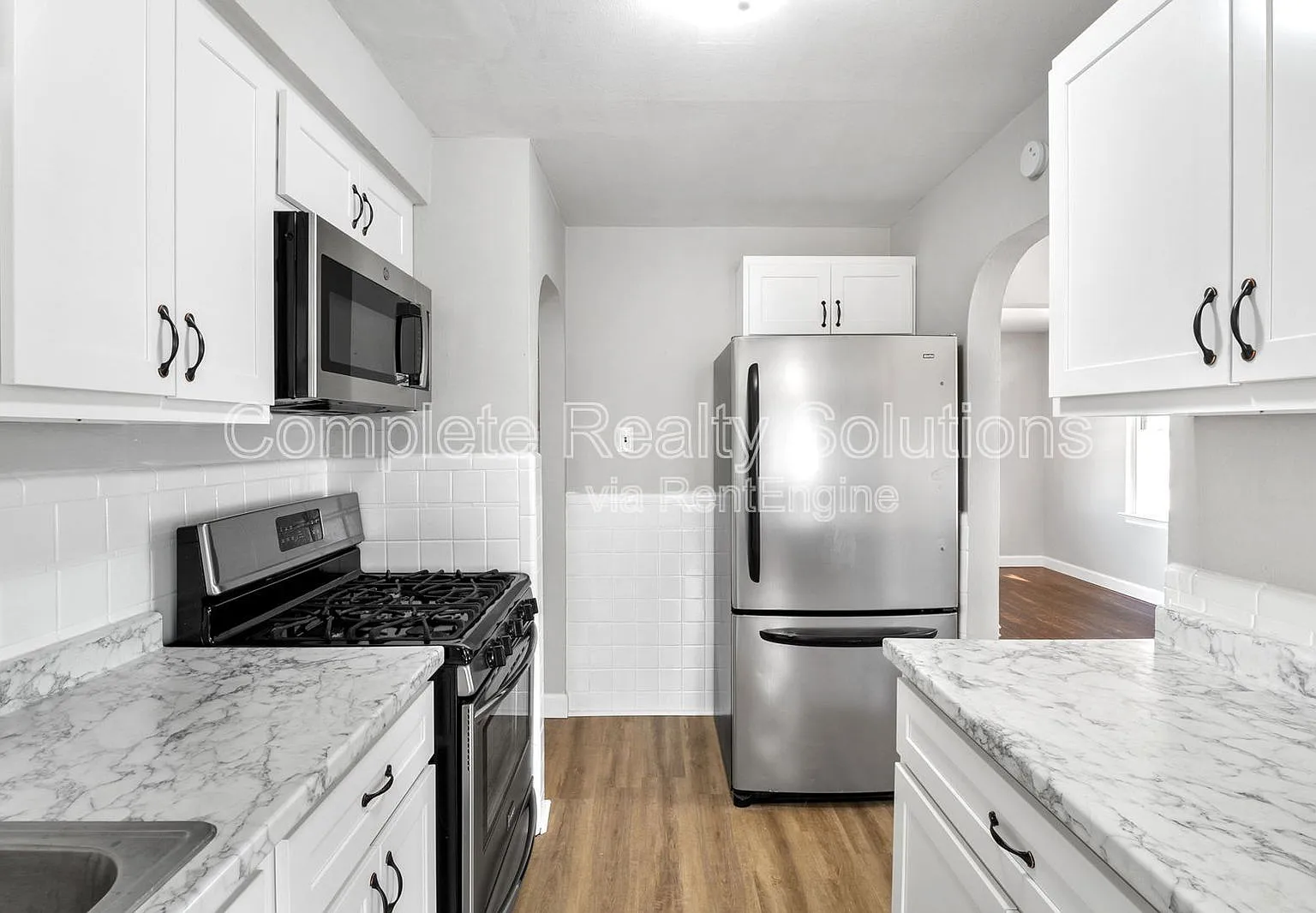 2 bed, 1.0 bath, 932 sqft, $1,195 — Photo 3