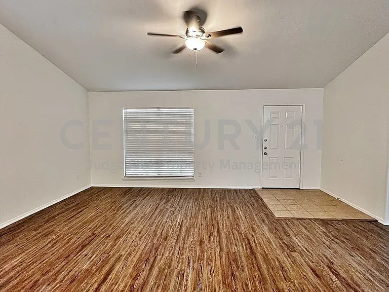 1028 Whitewater Trl — Photo 2