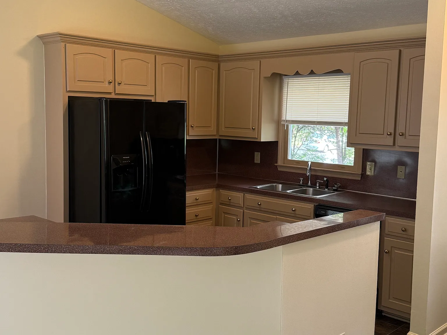 3 bed, 1126 sqft, $1,600 — Photo 3