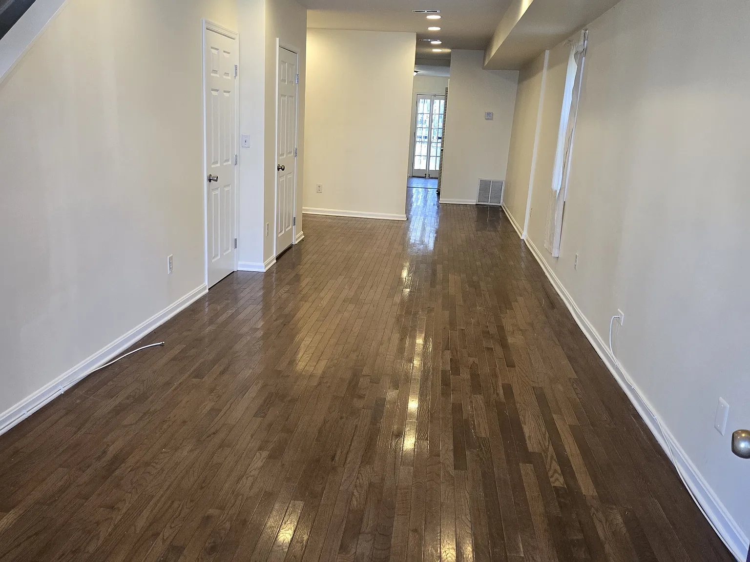 3 bed, 1.5 bath, 1479 sqft, $2,500 — Photo 2