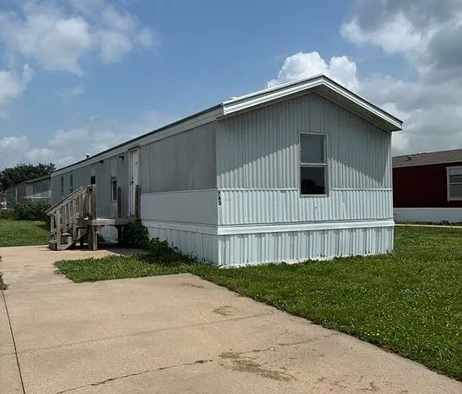 785 E Bever Dr — Photo 3