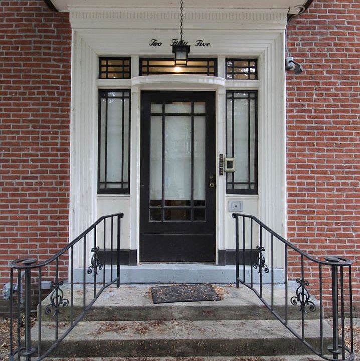 1st image of 255 Briggs St #1W