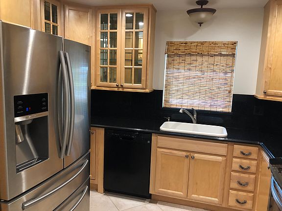 2nd image of 18 Vista Palm Ln
