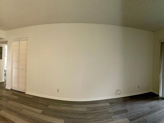 Living room/kitchen area
