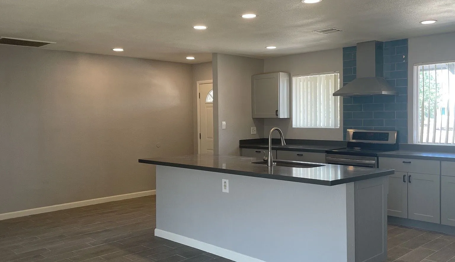 Updated 3-bed, 2-bath single-family home in a convenient Scottsdale location! — Photo 3