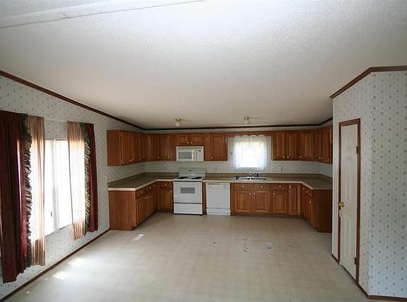 4th image of 134 Moody Ln