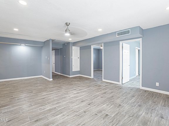 5th image of 3550 Vanderveer Dr