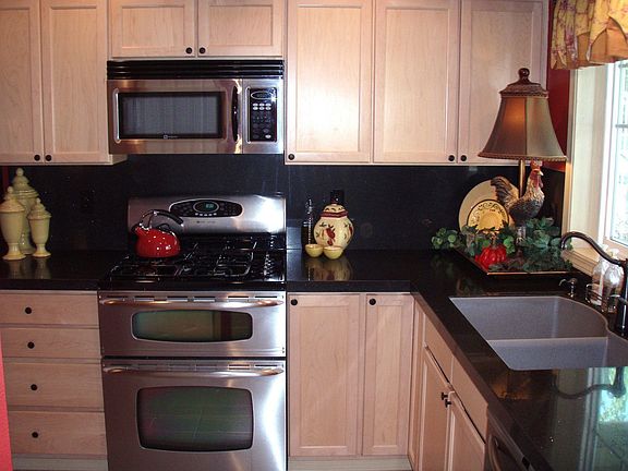 3rd image of 6121 73rd Ave NE