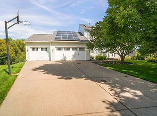 3152 Berwick Knl, Minneapolis, MN 55443