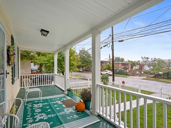 3rd image of 212 Mount Vernon Ave