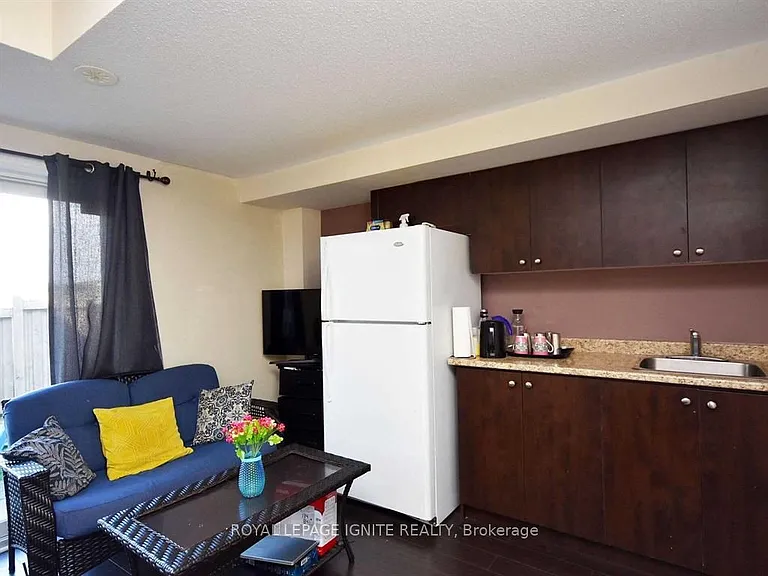 40 Cedar Lake Cres — Photo 37