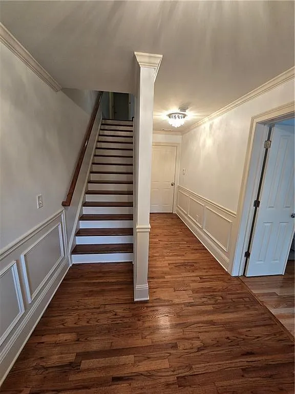 3 bed, 3.5 bath, 2499 sqft, $3,000 — Photo 3