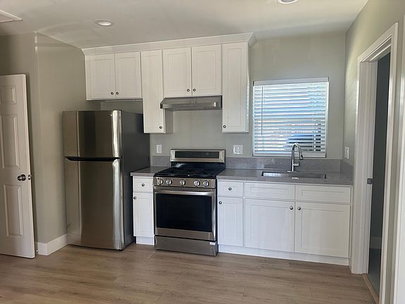 3rd image of 402 N Angeleno Ave