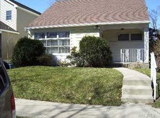 25615 Grand Central Pkwy, Little Neck, NY 11362