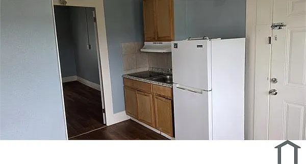 1408 Strand St #C — Photo 12